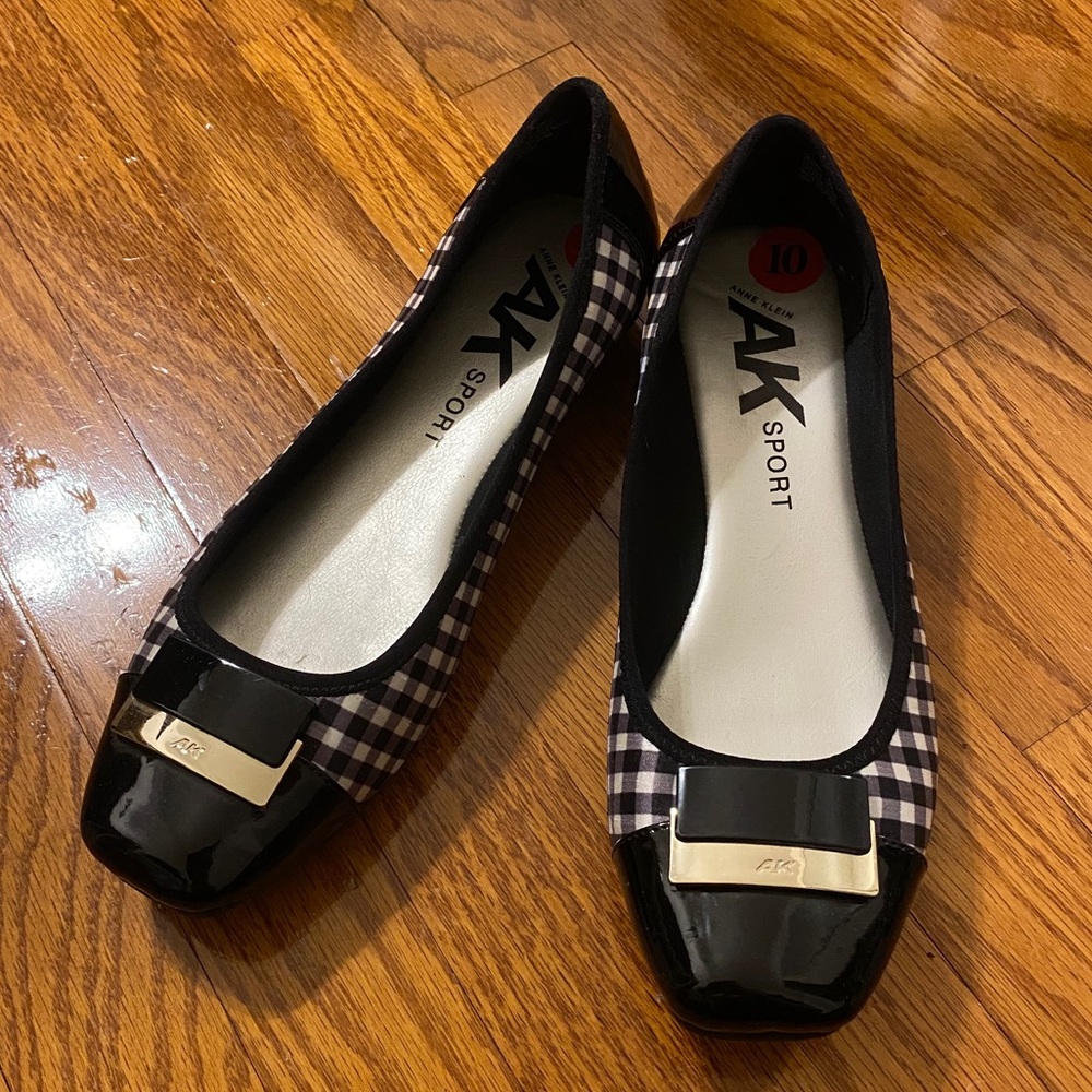 Anne Klein women’s flat SIZE 10